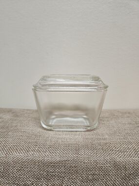 Pyrex Clear 501-B Glass Storage Dish with Lid